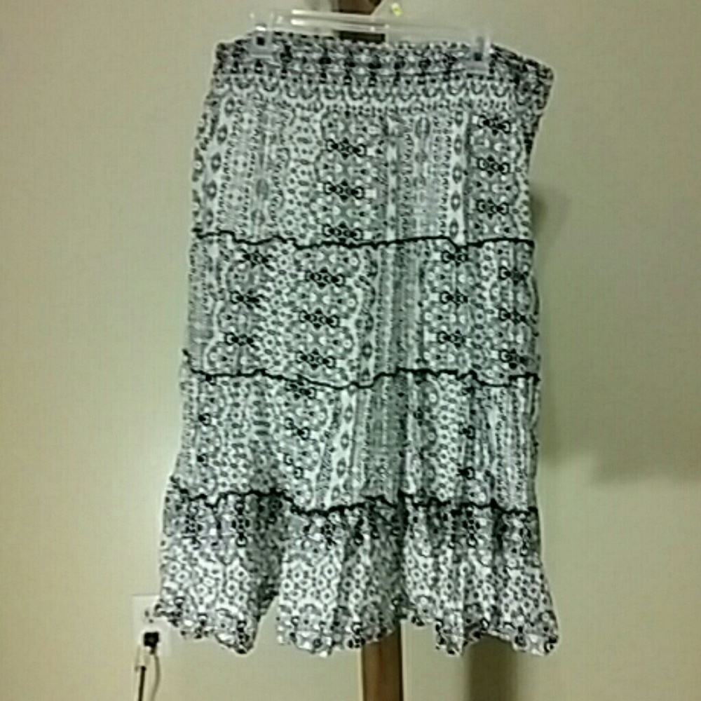 Style &Co Black and White skirt
